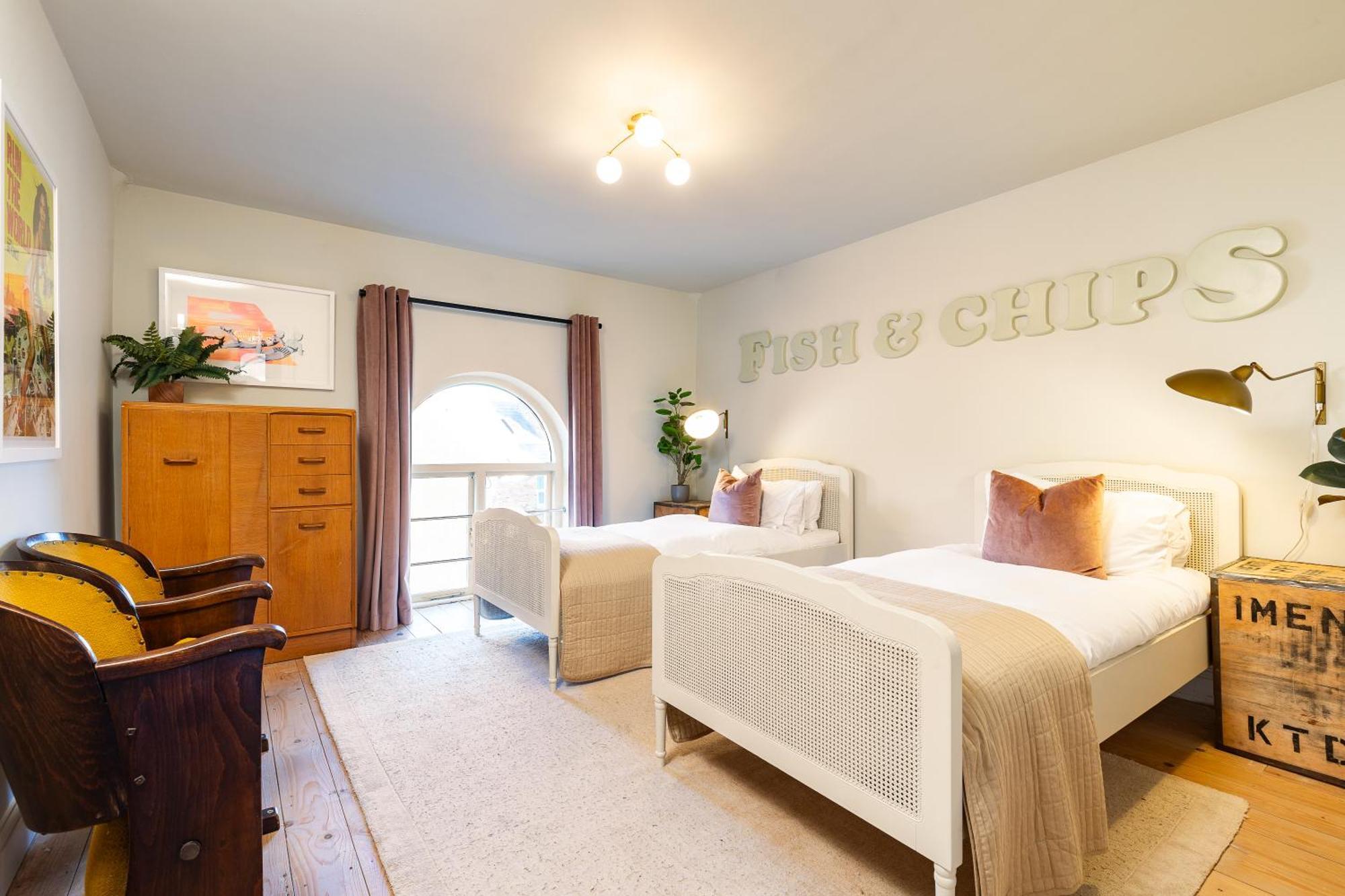 Stylish Seaside Home With King Beds And Parking Scarborough Zewnętrze zdjęcie